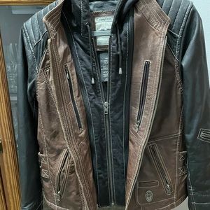 Size large Harley Davidson leather jacket with zip off hood, like new condition
